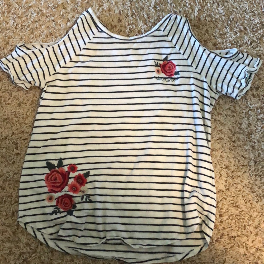 Cut out sleeve T-shirt